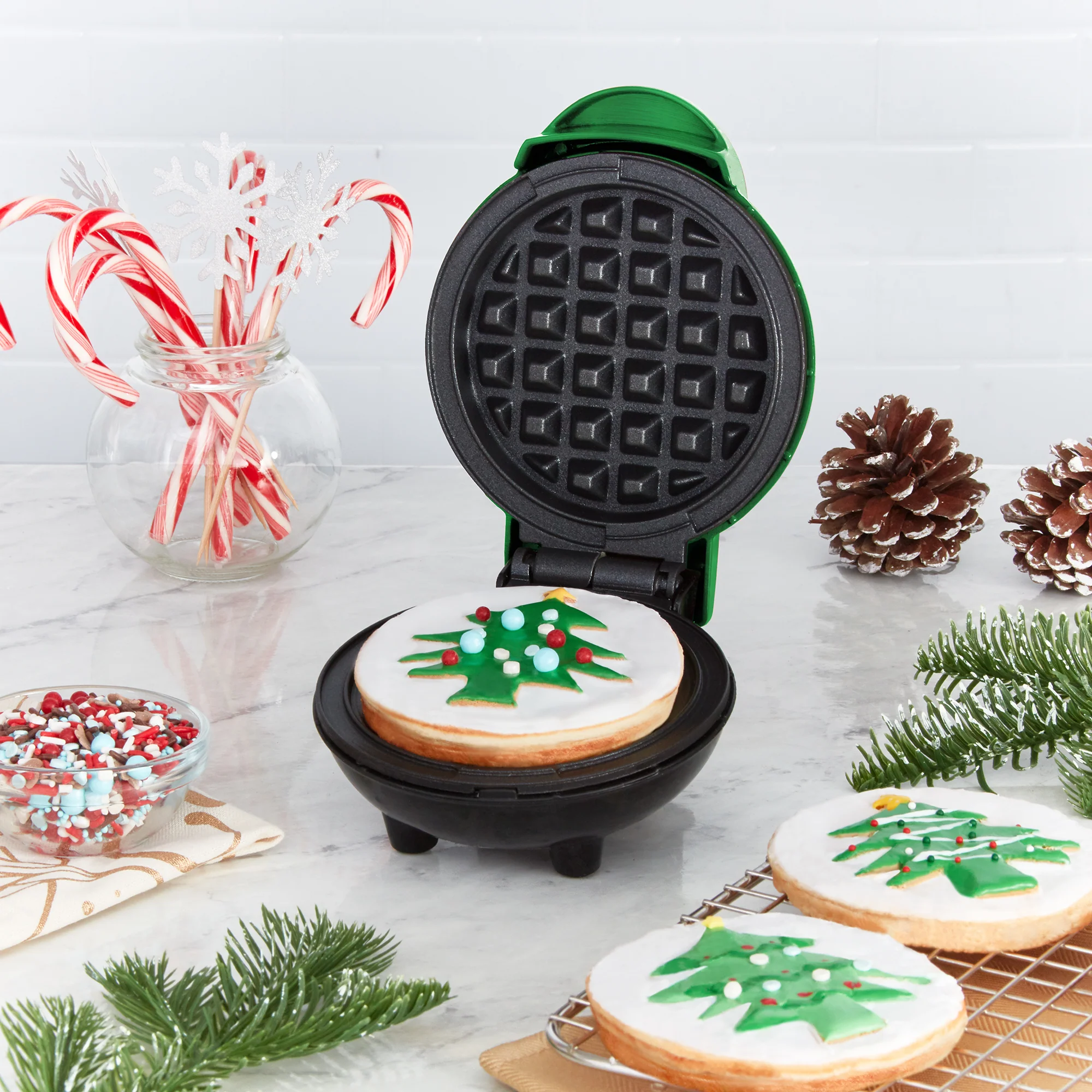 Christmas Tree Mini Waffle Maker - Image 3