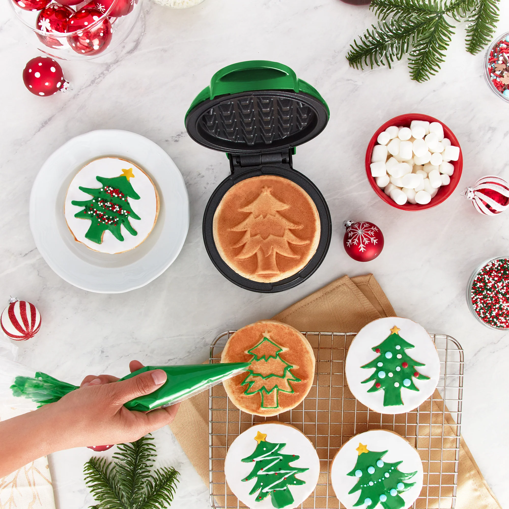 Christmas Tree Mini Waffle Maker - Image 4